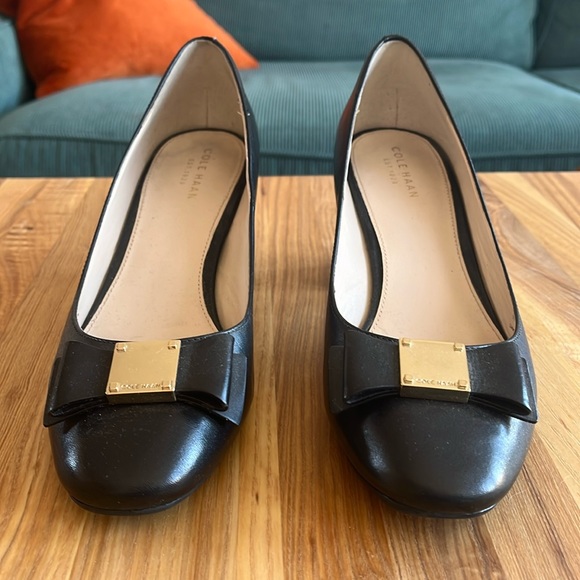 Cole Haan - Tali Bow Block-Heel Pumps - Picture 1 of 7